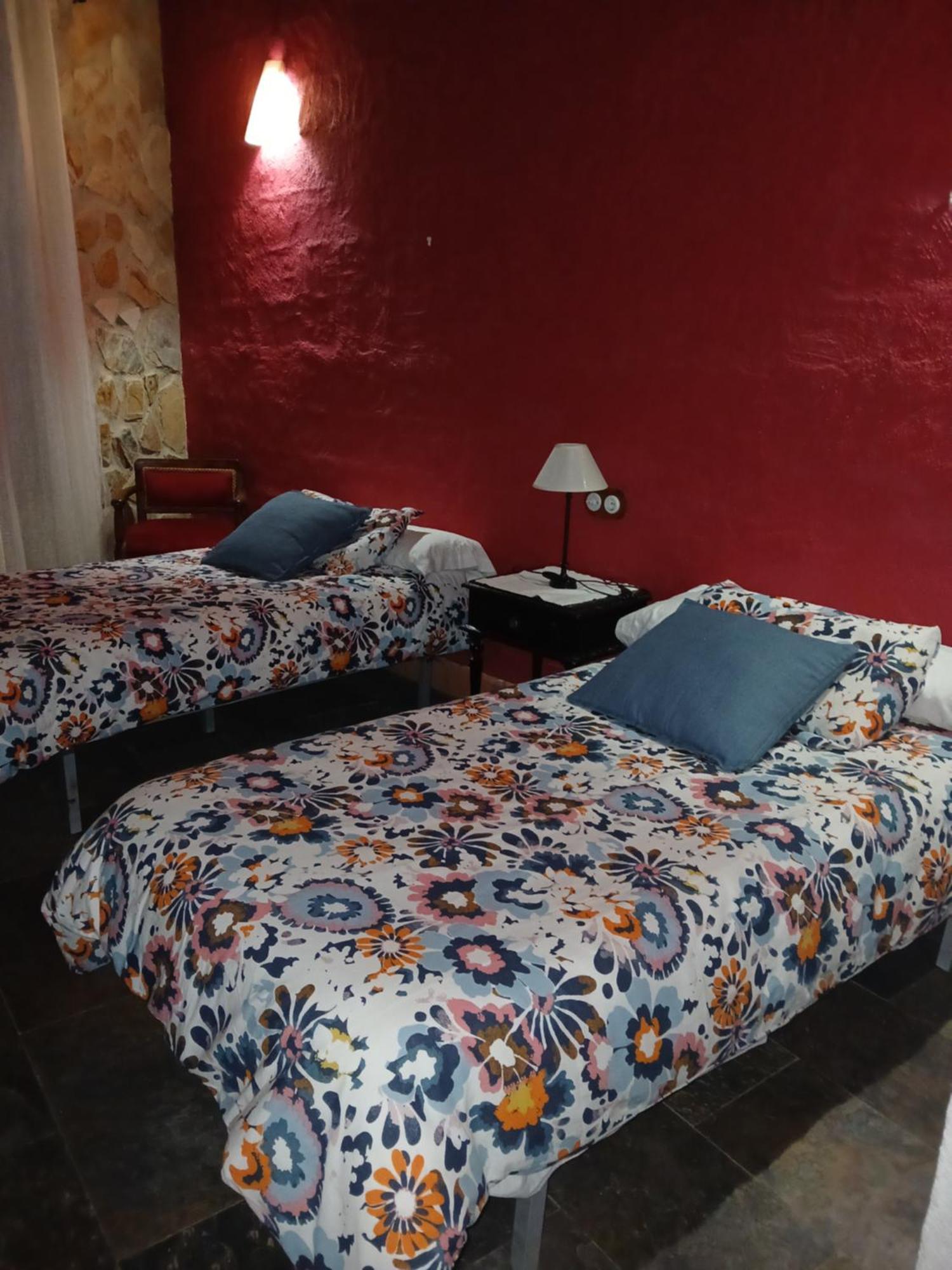 Mirador De Fuentes Guest House Fuentes De Leon Room photo