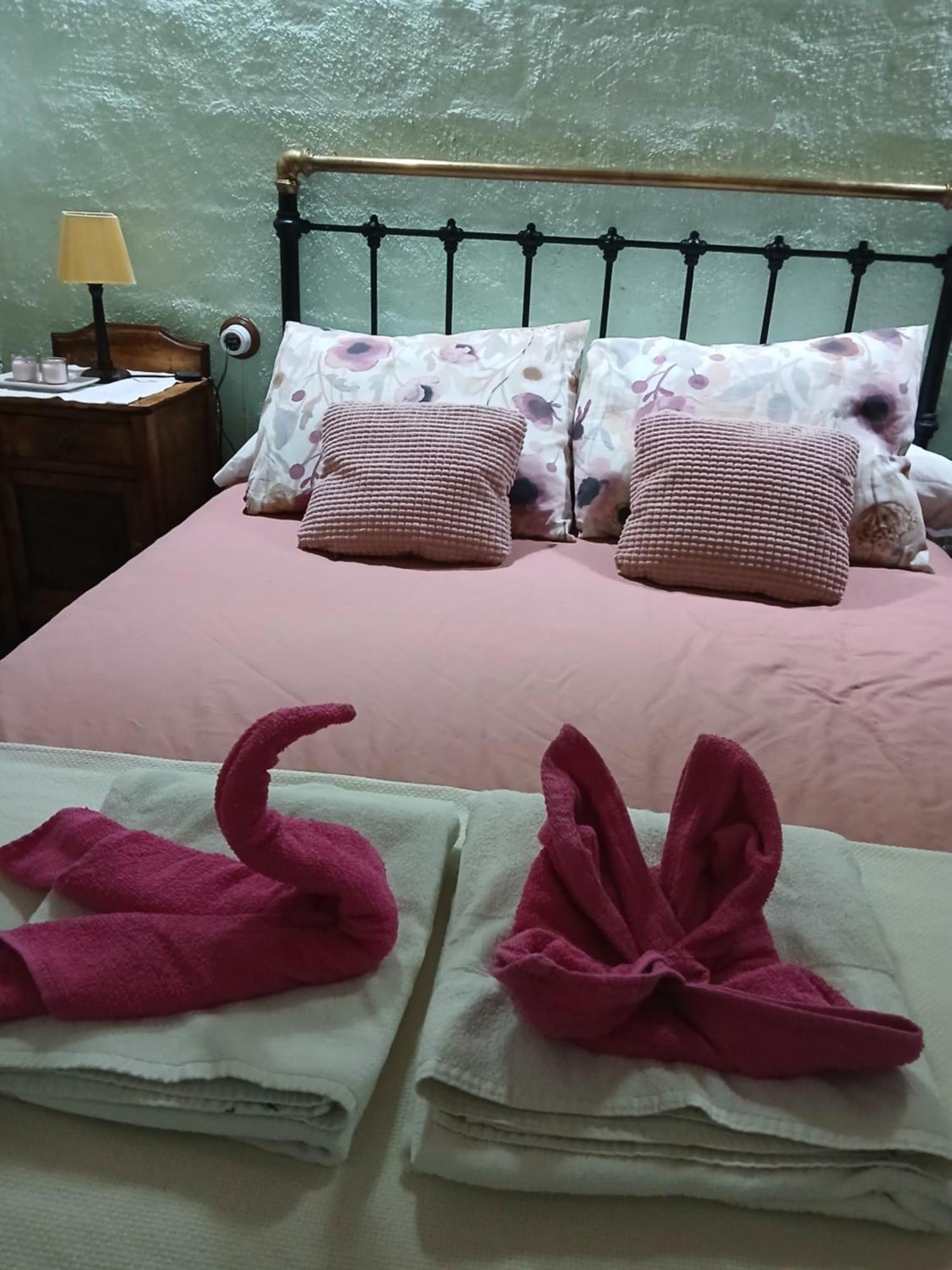Mirador De Fuentes Guest House Fuentes De Leon Room photo