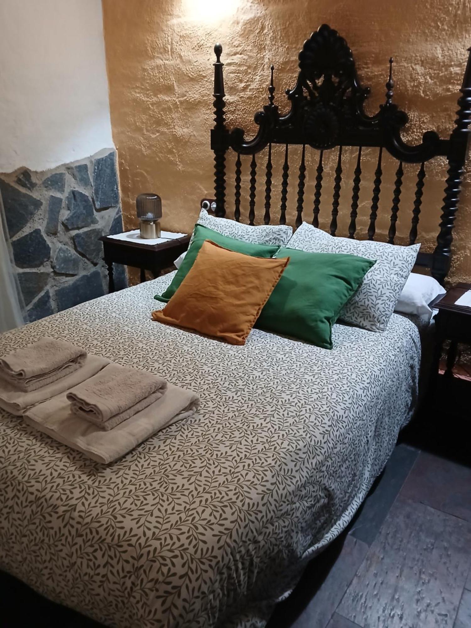 Mirador De Fuentes Guest House Fuentes De Leon Exterior photo